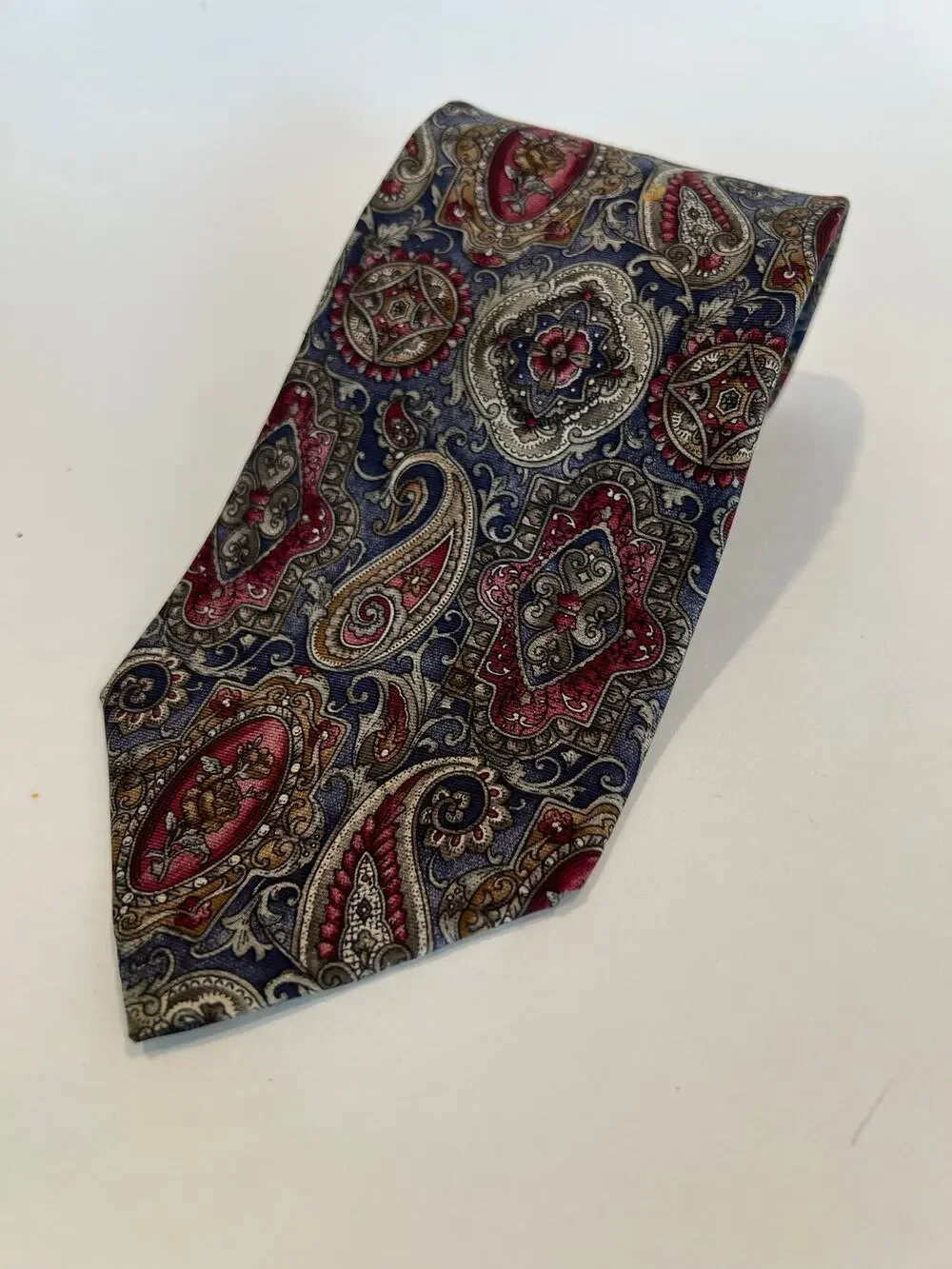 Bill Blass Made in USA Men's Silk Neck Tie Red Blue Gold Paisley SG